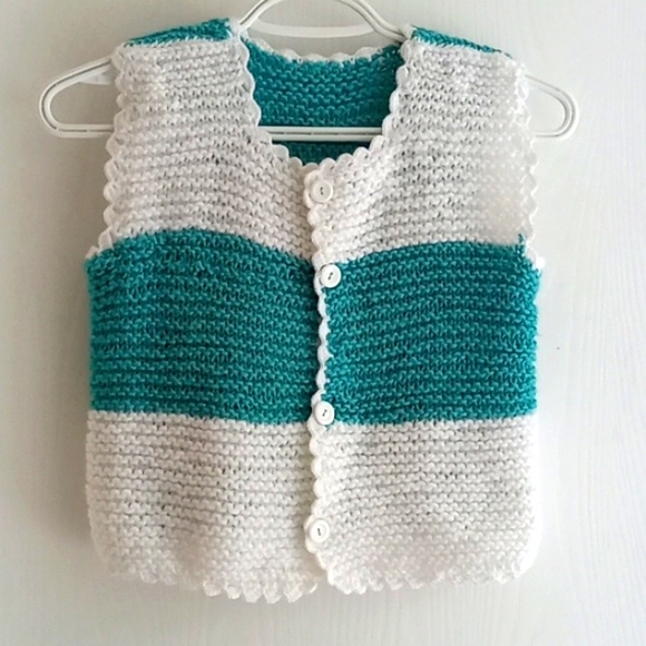 Handcrafted |  Trendy White Turquoise Cropped Vest - Picture 1 of 6